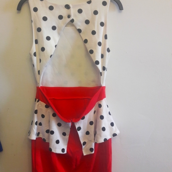 Dresses - Picture 7 of 10